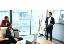 Understand the psychology of overcoming the fear of being judged by people. Master the art of public appearance!